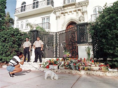 versace miami omicidio|versace murder.